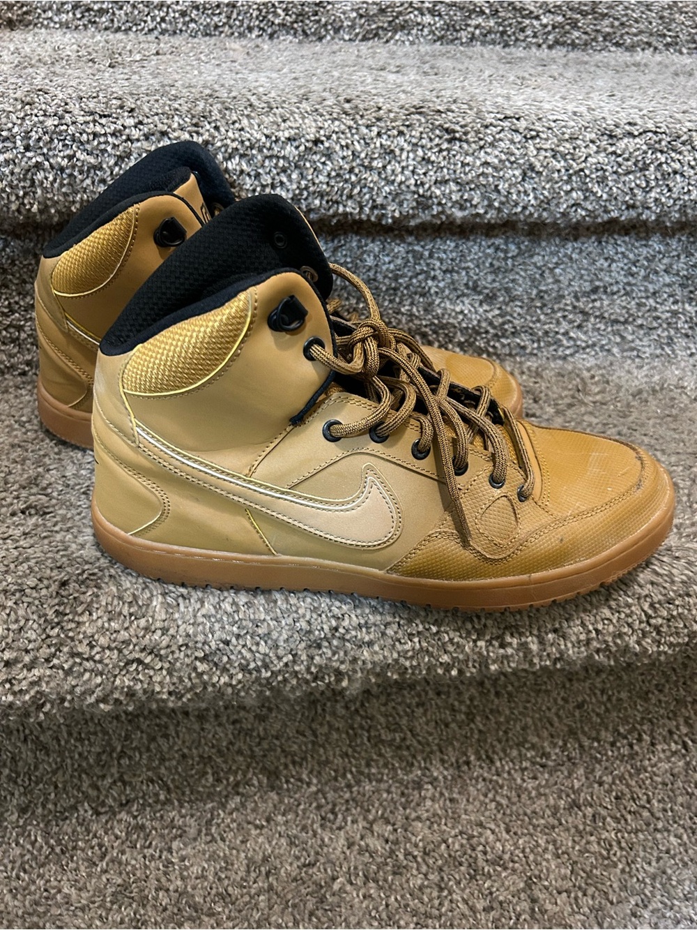 Nike Men’s High-Top Sneakers in Wheat and Black Green insoles